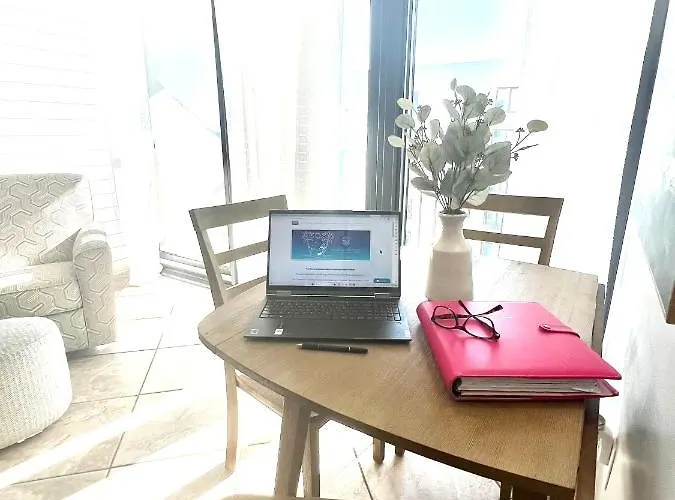 On The Beach- Walk To Restaurants, Shops And Activities.