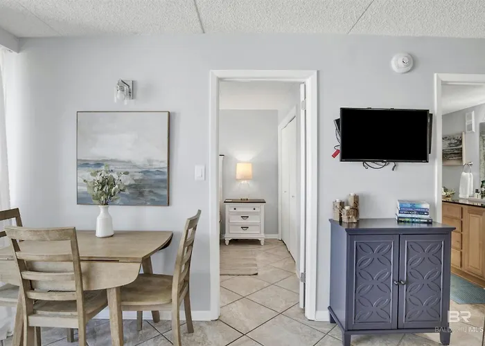 Apartment On The Beach- Walk To Restaurants, Shops And Activities. *