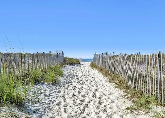 On The Beach- Walk To Restaurants, Shops And Activities. *