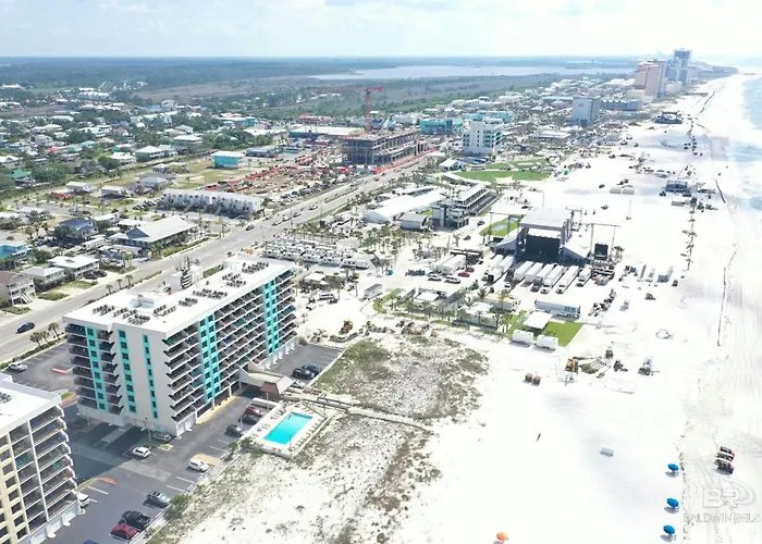 On The Beach- Walk To Restaurants, Shops And Activities. * Gulf Shores