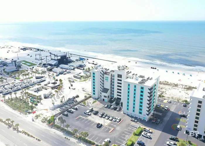 Apartment On The Beach- Walk To Restaurants, Shops And Activities. *